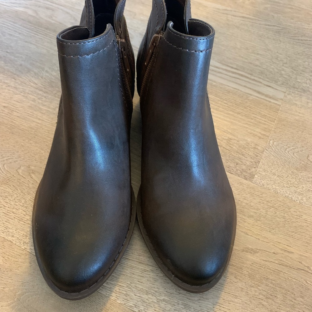 Size 6 Brown Leather Guess Ankle Boots